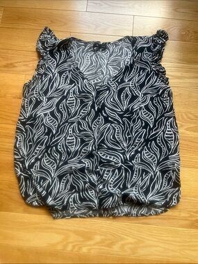 Sinsay  Black & White Leaf Print Sleeveless Top sz M
